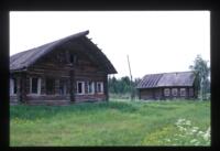 Zabolot'e (Terekhino). Log houses, with well