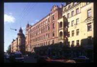 Bol. Zelenina Street 31 / 1 Barochnaia (baroque) Street (left), apartment building