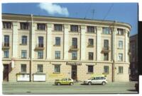 Zvenigorod Street 12 / 17 Pravda (truth) Street (right), apartment building