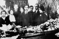 A group photo taken at M.O Gershenzon's wake in 1925